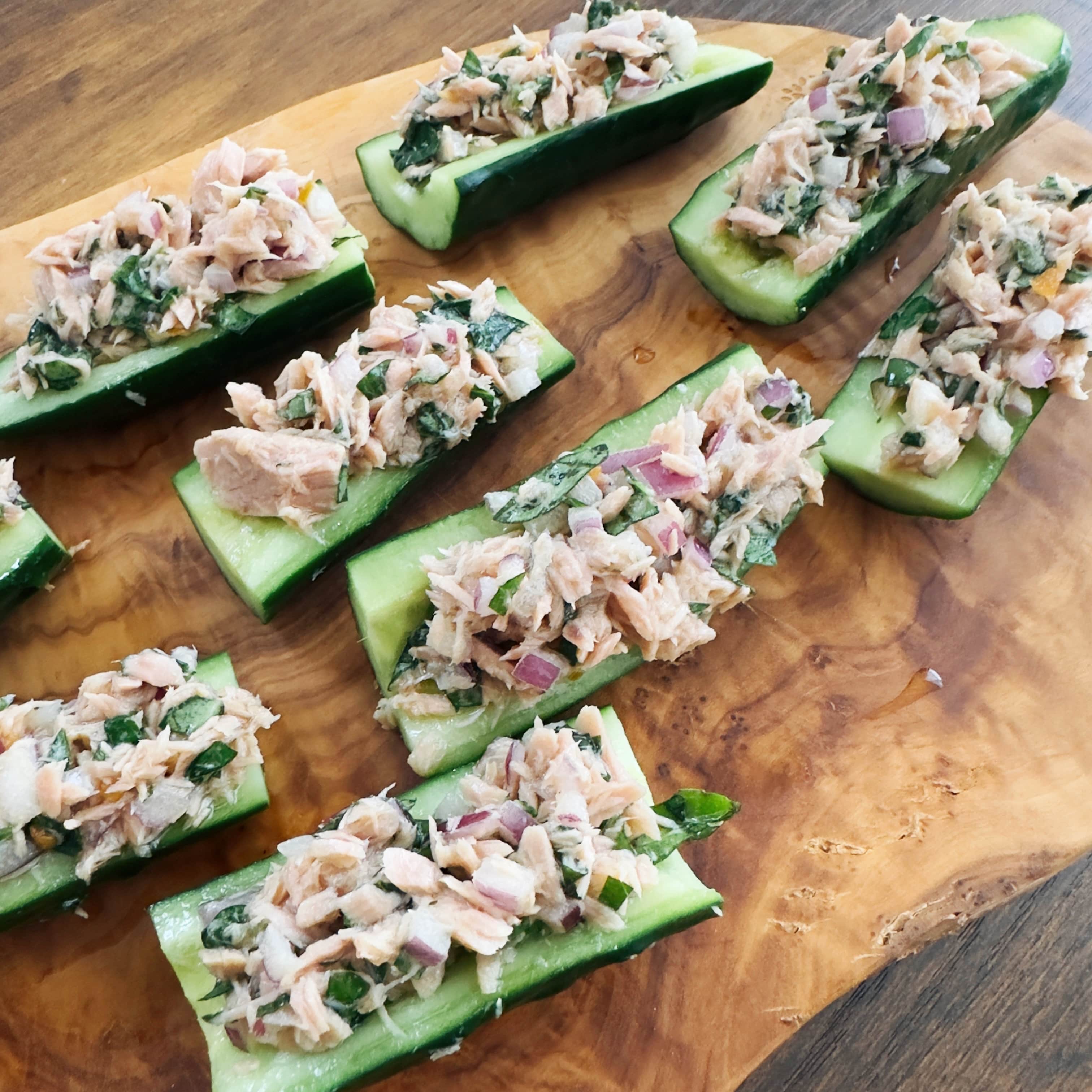 スパイシーツナきゅうりボート