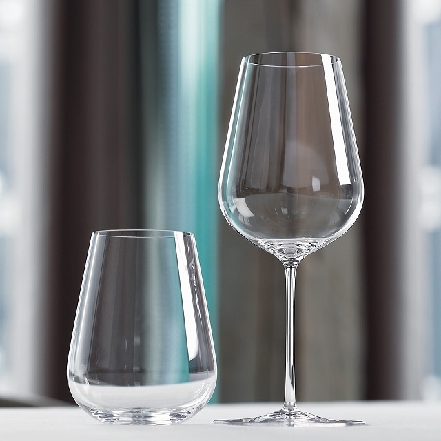 ワイングラスの種類と選び方　グラス選びに迷ったら万能型ワイングラスがおすすめ
