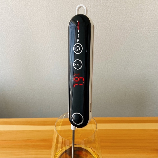 ワイングラスのワインの温度が7.9℃